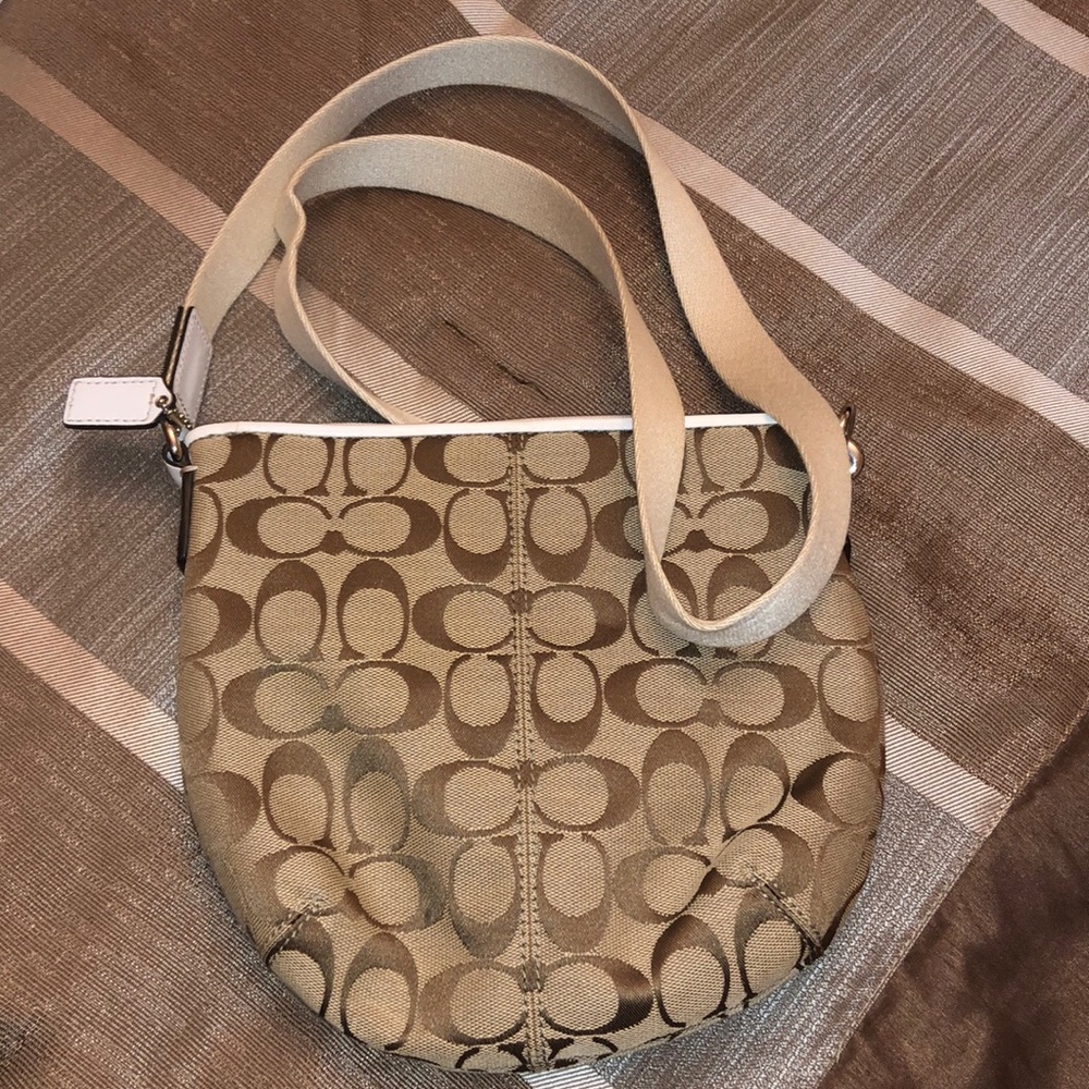 EUC SIGNATURE COACH CROSSBODY TAN